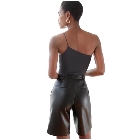 Aritzia Babaton Vegan Leather Black Adrian Bermuda Short Size 0 - Picture 2 of 9